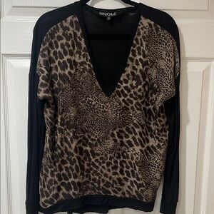 Leopard Print V-Neck Long Sleeve V-neck Top Sz S